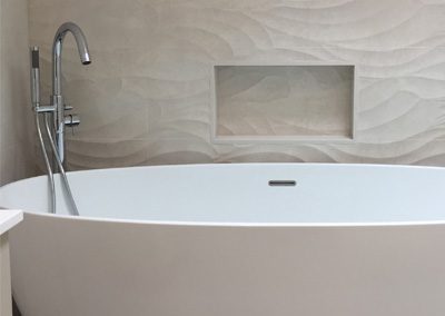 bath tub fitted by bowcombe bathrooms